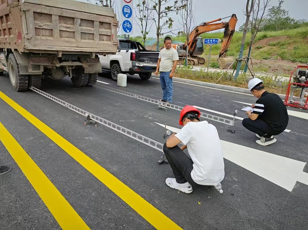 圖片“秋老虎”來襲，室外工程檢測不停歇.jpg