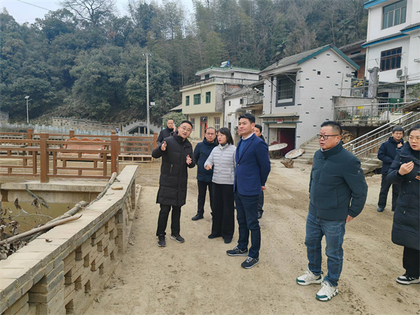 1月7日，江卓琪副市長帶隊督查賢源河災(zāi)后治理事宜。.jpg