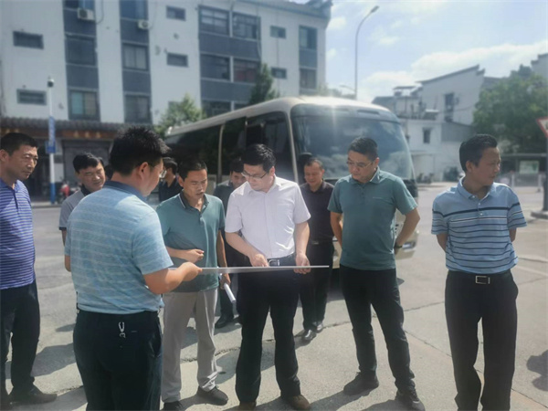 9月2日，王縣長(zhǎng)，吳書(shū)記查看新安路跨鐵路，富豐新城商務(wù)中心及大數(shù)據(jù)中心項(xiàng)目進(jìn)展情況1.jpg