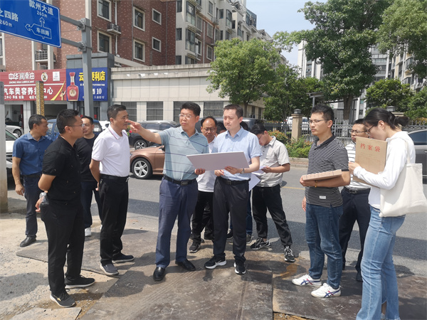 6月14日，省發(fā)改委重點(diǎn)辦調(diào)研揚(yáng)之學(xué)校項(xiàng)目.jpg